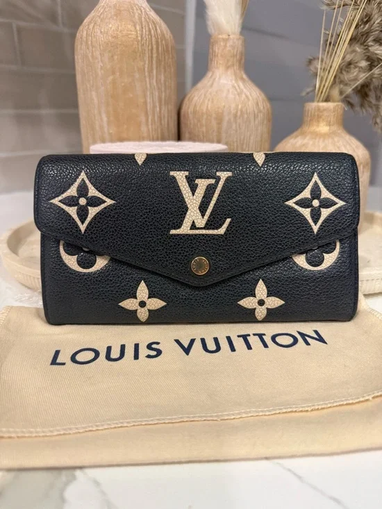 Louis Vuitton Sarah Wallet in Bicolor Monogram Empreinte leather - Picture 4 of 10